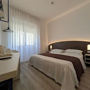 Piccolo 3* Verona